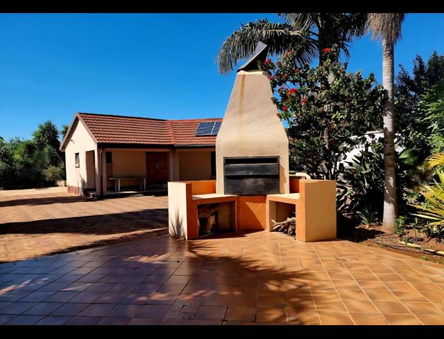 6 BEDROOM FREESTANDING FOR SALE IN BROADLANDS ESTATE